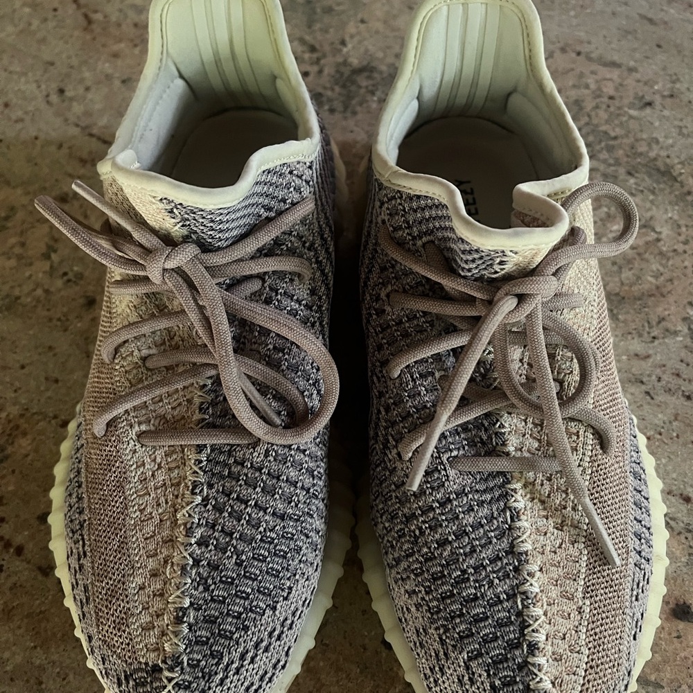 Yeezy Boost 350 V2 Taupe Multi-Texture Sneakers - Picture 1 of 3